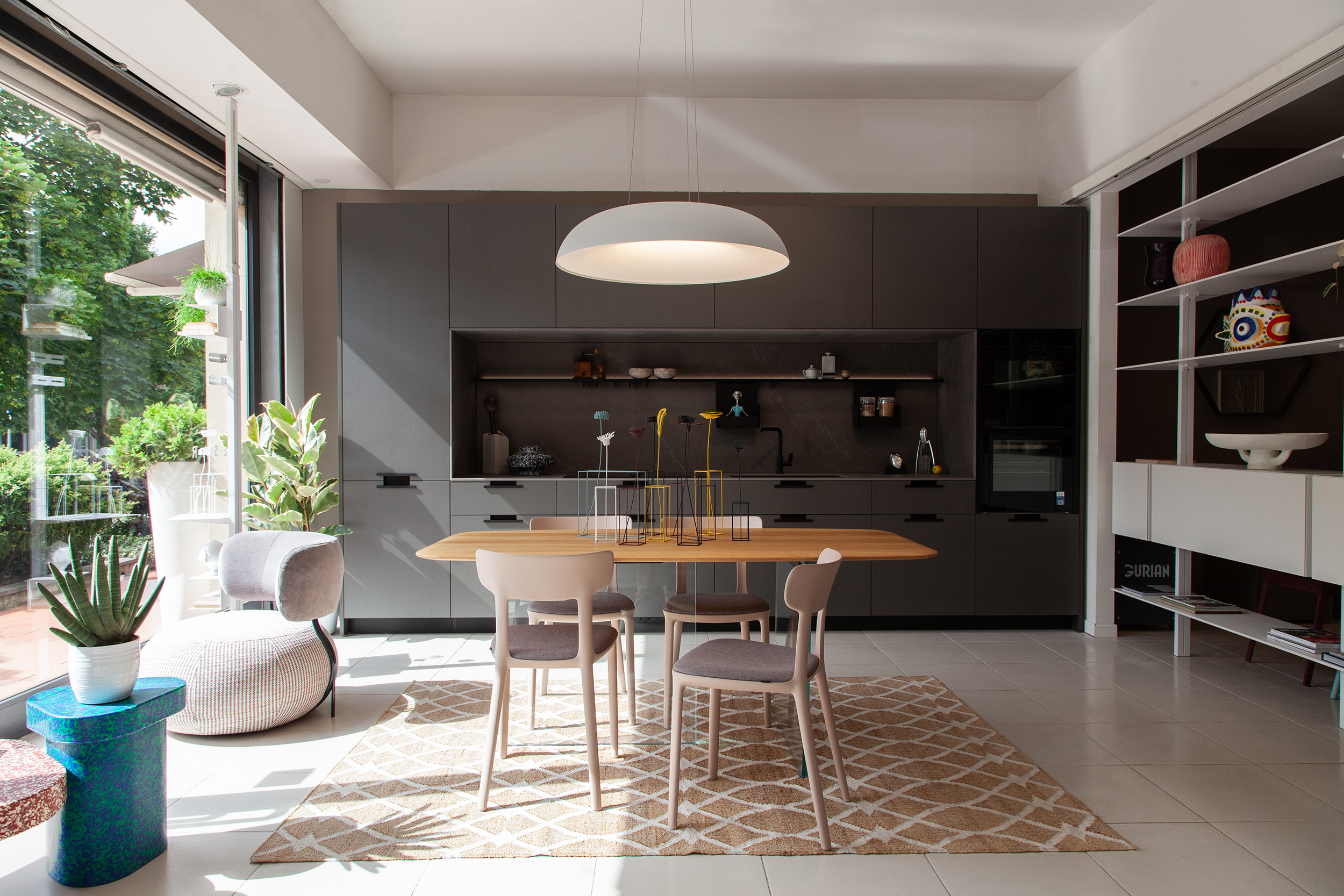 Cucina moderna con design contemporaneo